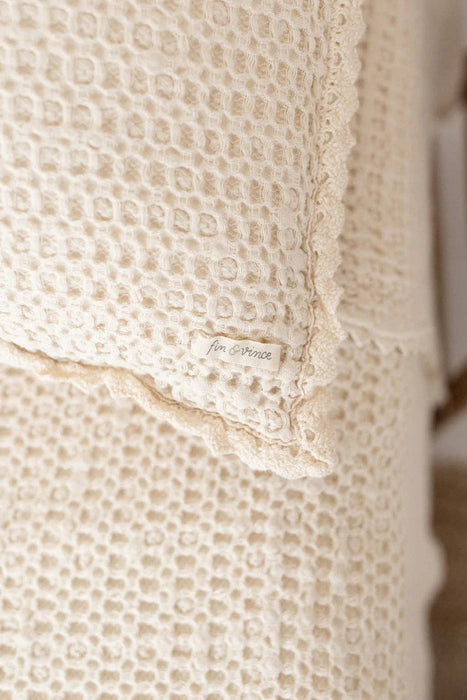 cozy waffle pillowcase - milk: Standard