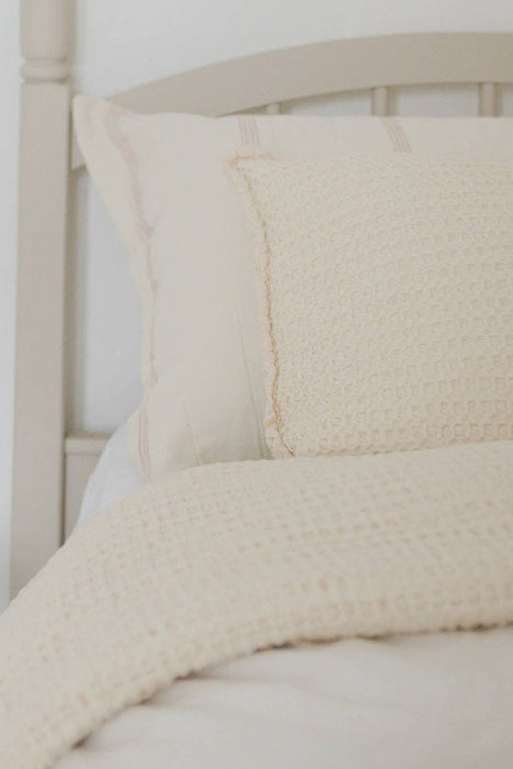 cozy waffle pillowcase - milk: Standard
