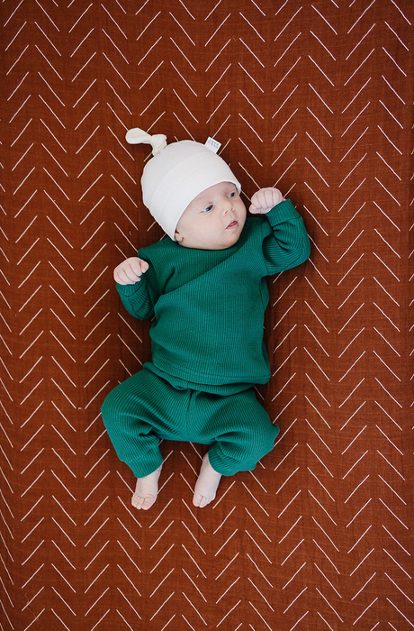 Organic Ribbed Newborn Knot Hat- Vanilla