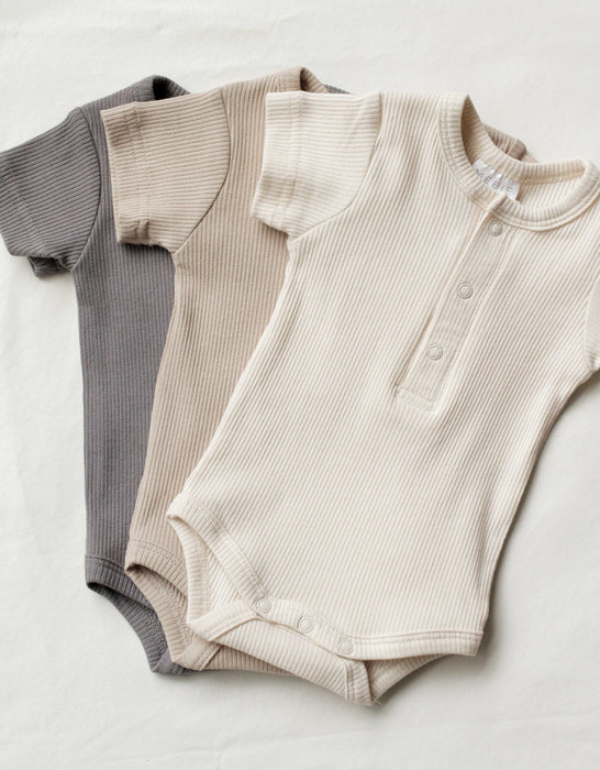 Organic Ribbed Snap Bodysuit- Vanilla