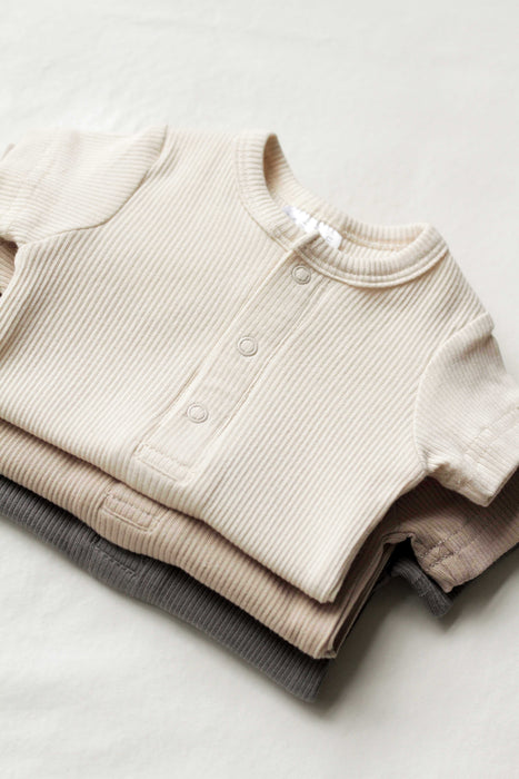 Organic Ribbed Snap Bodysuit- Oatmeal