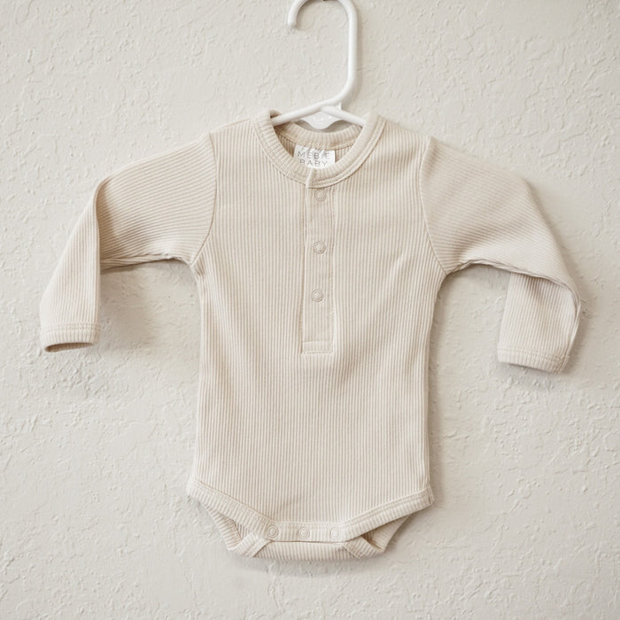 Organic Ribbed Snap Long Sleeve Bodysuit- Vanilla