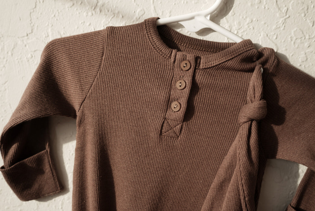 Newborn Ribbed Cotton Gown & Hat- Brown